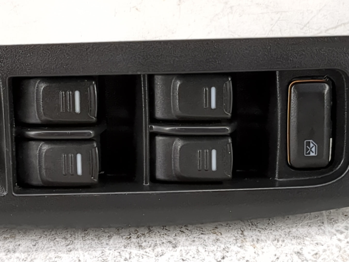 2007 Hummer H3 Master Power Window Switch Replacement Driver Side Left P/N:514632 Fits OEM Used Auto Parts - Oemusedautopart