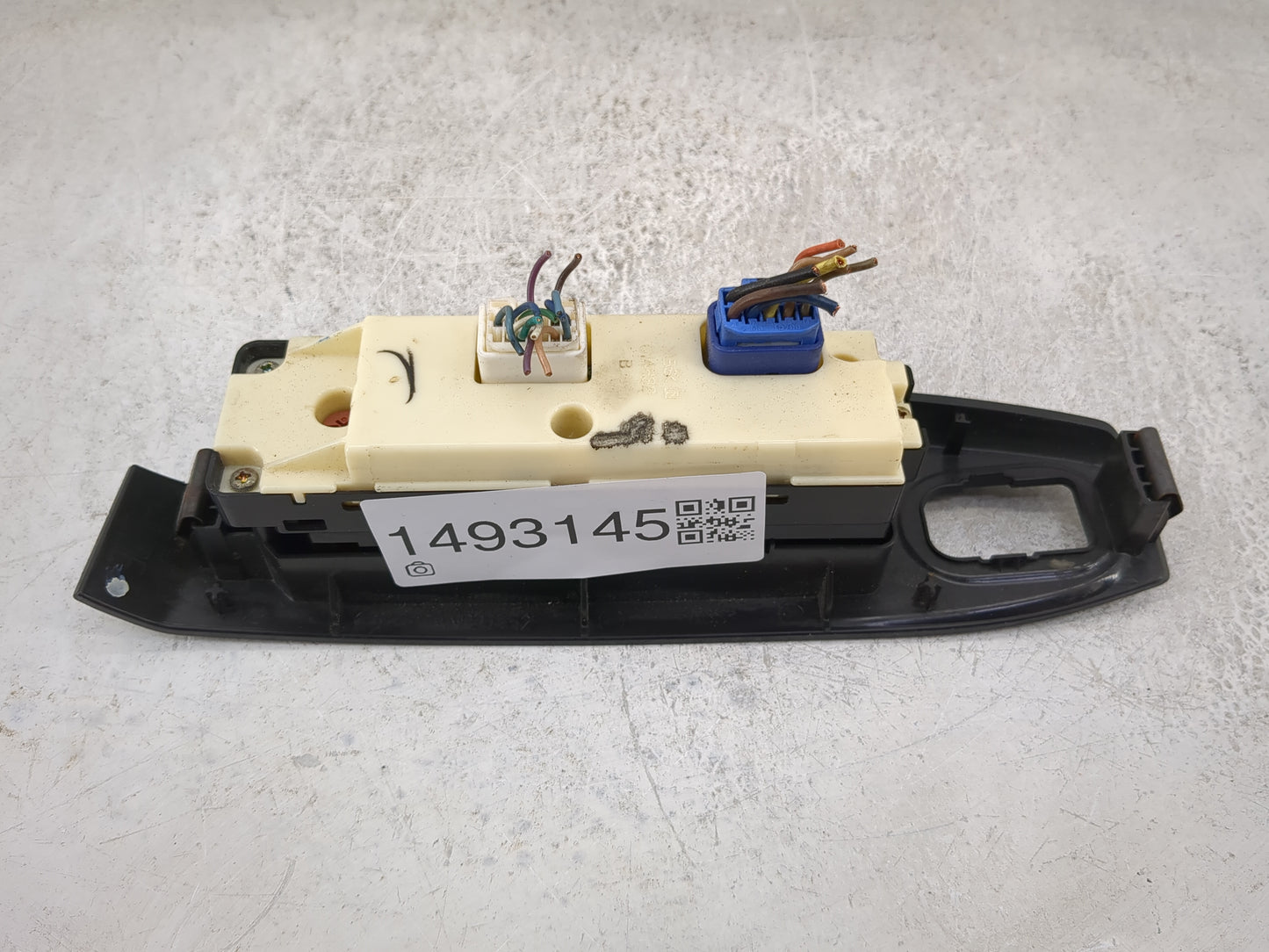 2007 Hummer H3 Master Power Window Switch Replacement Driver Side Left P/N:514632 Fits OEM Used Auto Parts - Oemusedautopart