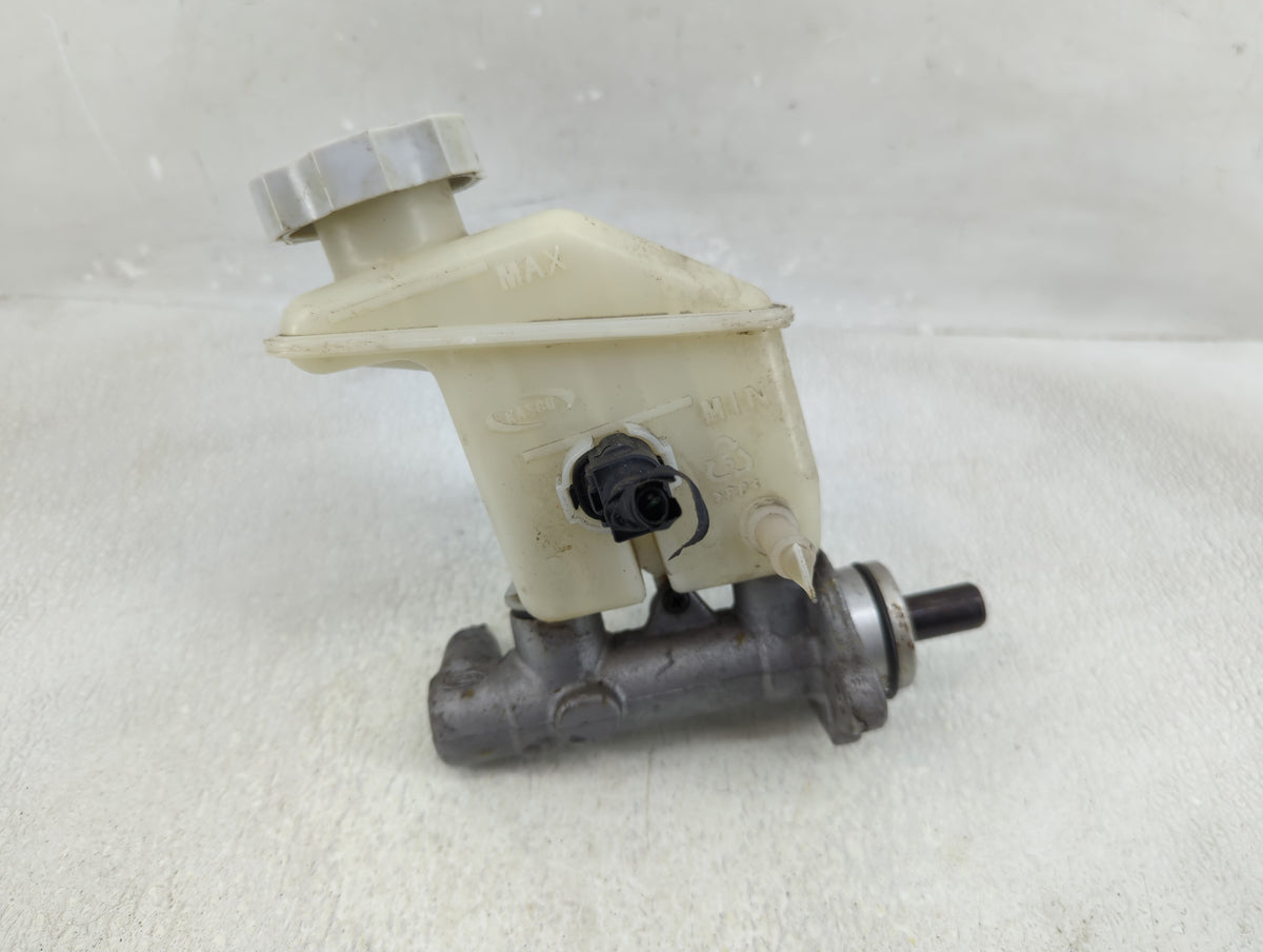 2006-2011 Hyundai Accent Brake Master Cylinder 1310372 - Oemusedautoparts1.com