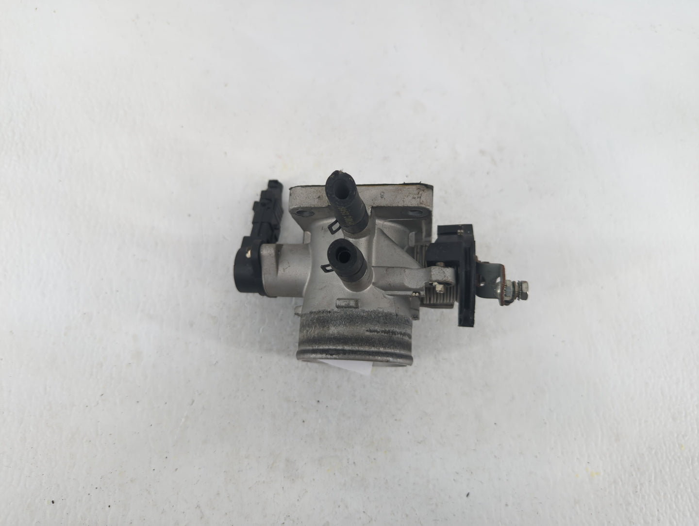 2006-2011 Hyundai Accent Throttle Body P/N:35100-26860 35170-26900 Fits Fits 2006 2007 2008 2009 2010 2011 OEM Used Auto Par