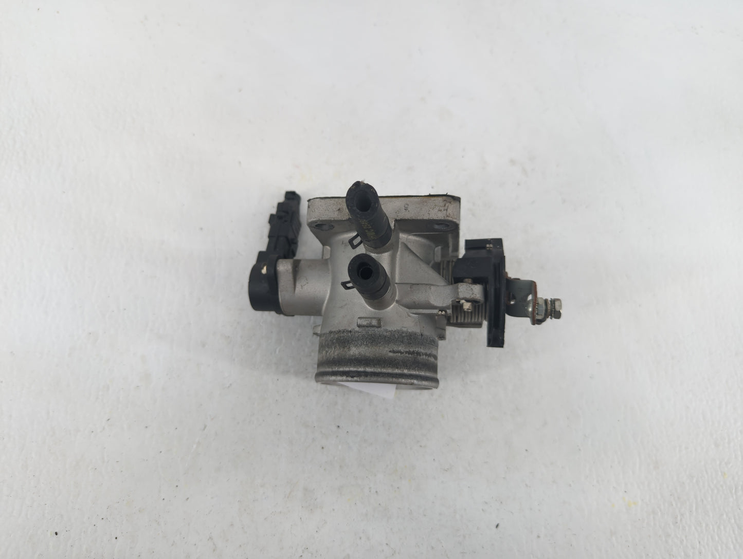 2006-2011 Hyundai Accent Throttle Body P/N:35100-26860 35170-26900 Fits Fits 2006 2007 2008 2009 2010 2011 OEM Used Auto Par