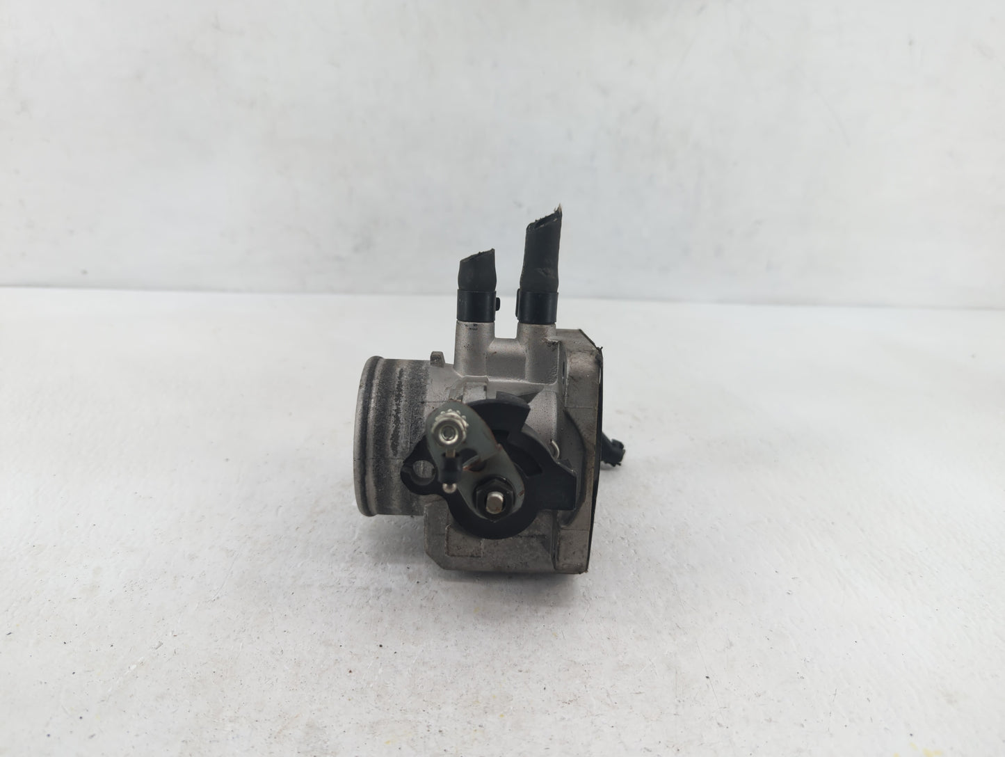 2006-2011 Hyundai Accent Throttle Body P/N:35100-26860 35170-26900 Fits Fits 2006 2007 2008 2009 2010 2011 OEM Used Auto Par