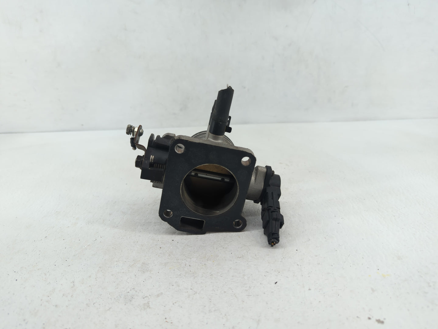 2006-2011 Hyundai Accent Throttle Body P/N:35100-26860 35170-26900 Fits Fits 2006 2007 2008 2009 2010 2011 OEM Used Auto Par