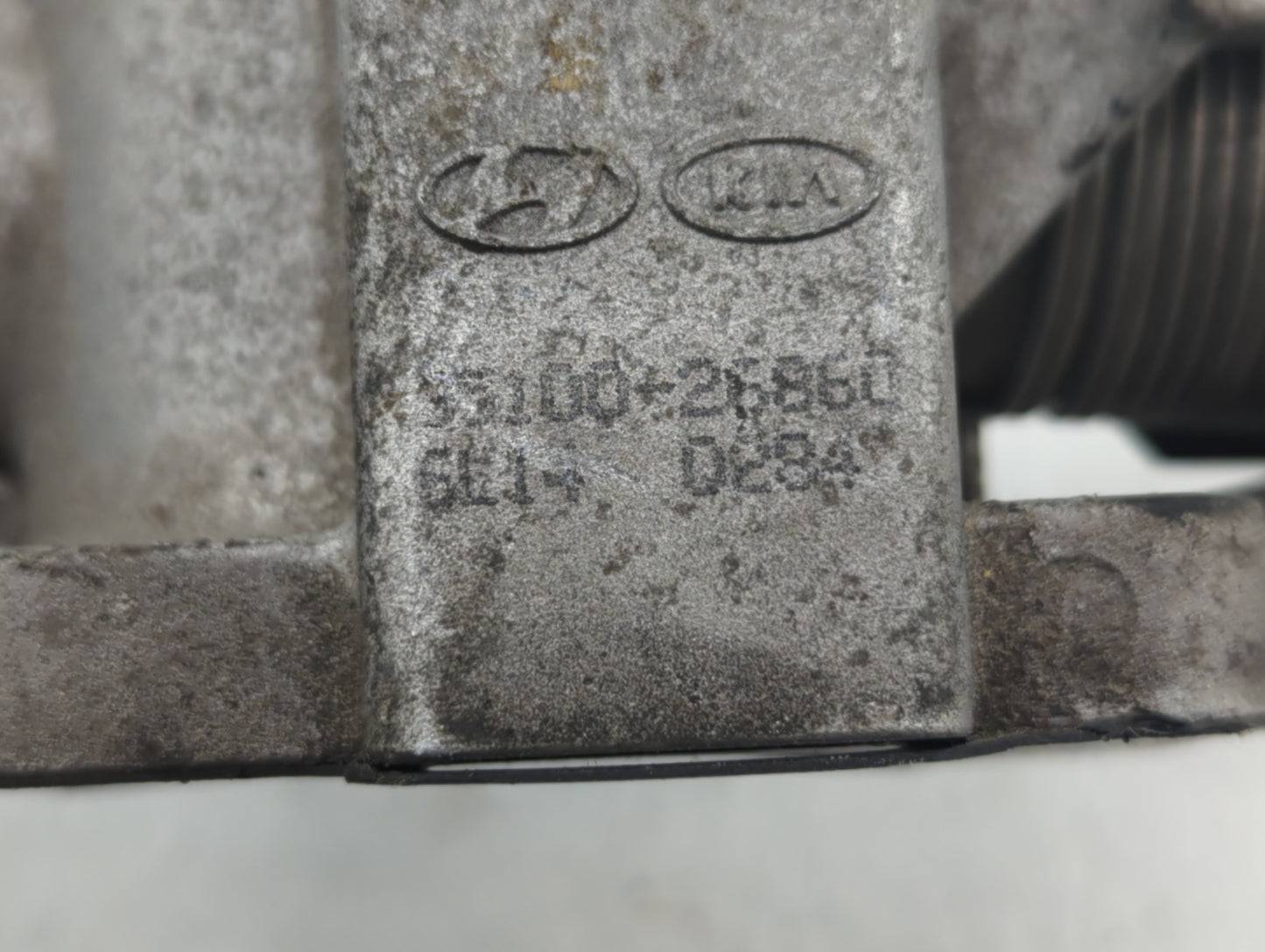 2006-2011 Hyundai Accent Throttle Body P/N:35100-26860 35170-26900 Fits Fits 2006 2007 2008 2009 2010 2011 OEM Used Auto Par