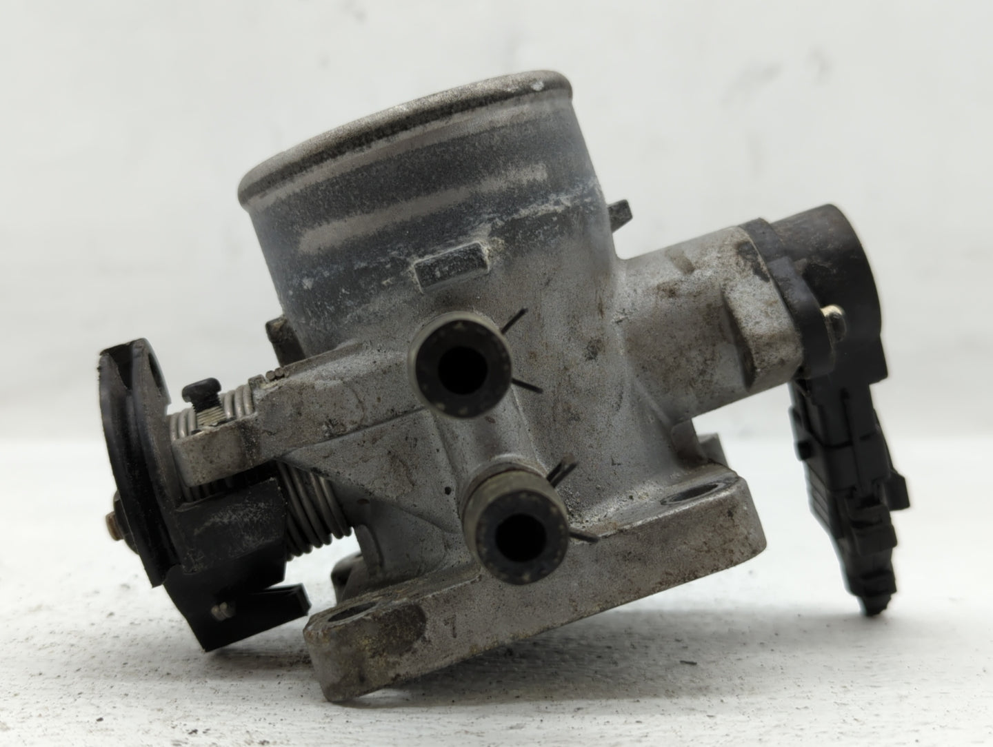 2006-2011 Hyundai Accent Throttle Body P/N:35100-26860 35170-26900 Fits Fits 2006 2007 2008 2009 2010 2011 OEM Used Auto Par