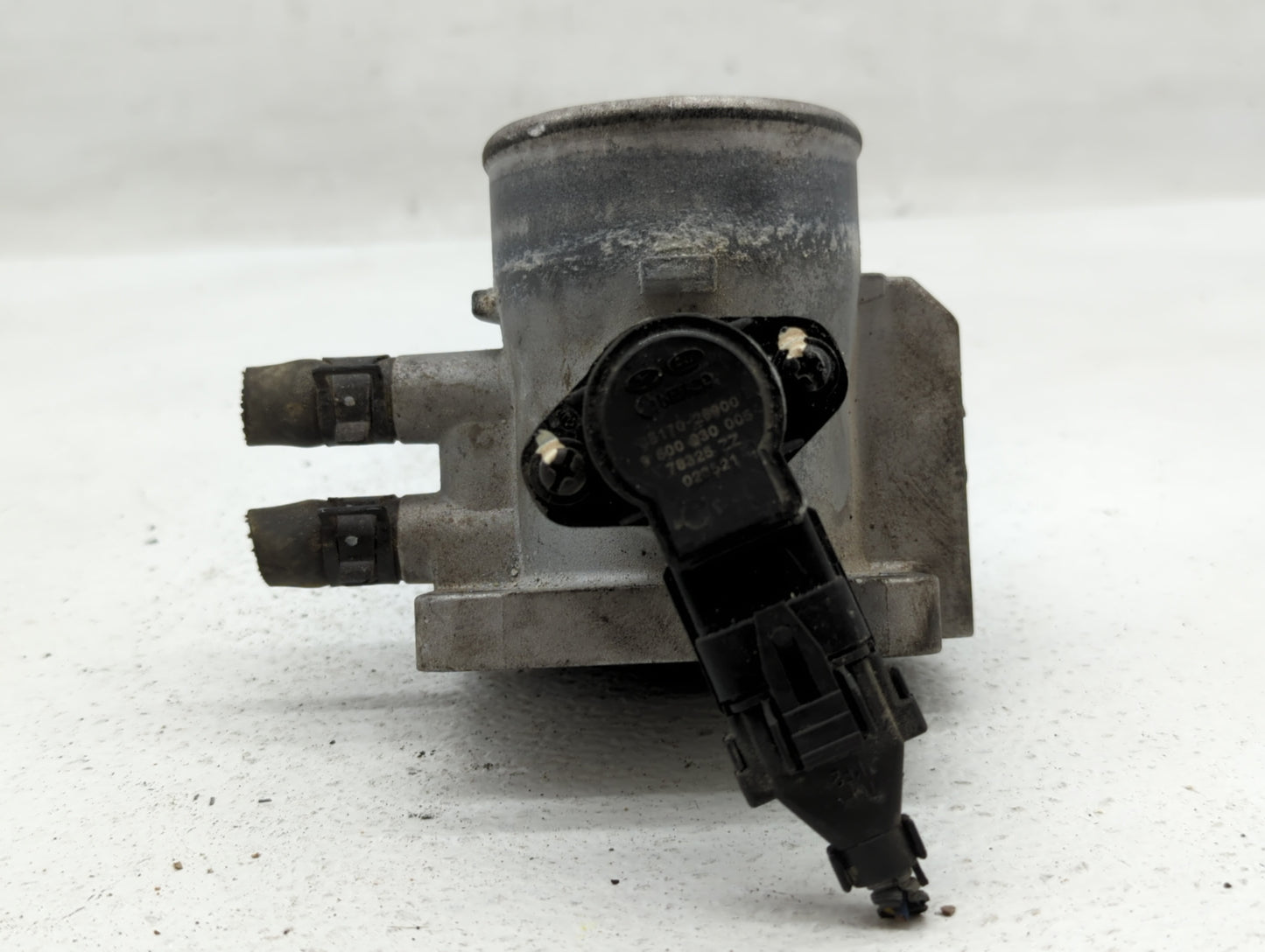 2006-2011 Hyundai Accent Throttle Body P/N:35100-26860 35170-26900 Fits Fits 2006 2007 2008 2009 2010 2011 OEM Used Auto Par