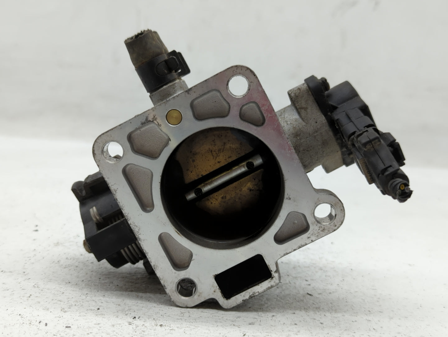 2006-2011 Hyundai Accent Throttle Body P/N:35100-26860 35170-26900 Fits Fits 2006 2007 2008 2009 2010 2011 OEM Used Auto Par