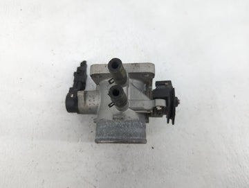 2006-2011 Hyundai Accent Throttle Body P/N:35100-26860 35170-26900 Fits Fits 2006 2007 2008 2009 2010 2011 OEM Used Auto Parts