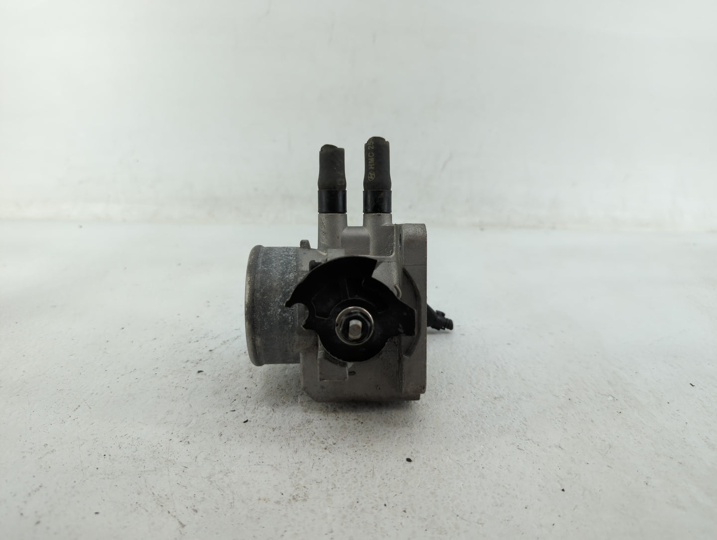 2006-2011 Hyundai Accent Throttle Body P/N:35100-26860 35170-26900 Fits Fits 2006 2007 2008 2009 2010 2011 OEM Used Auto Par