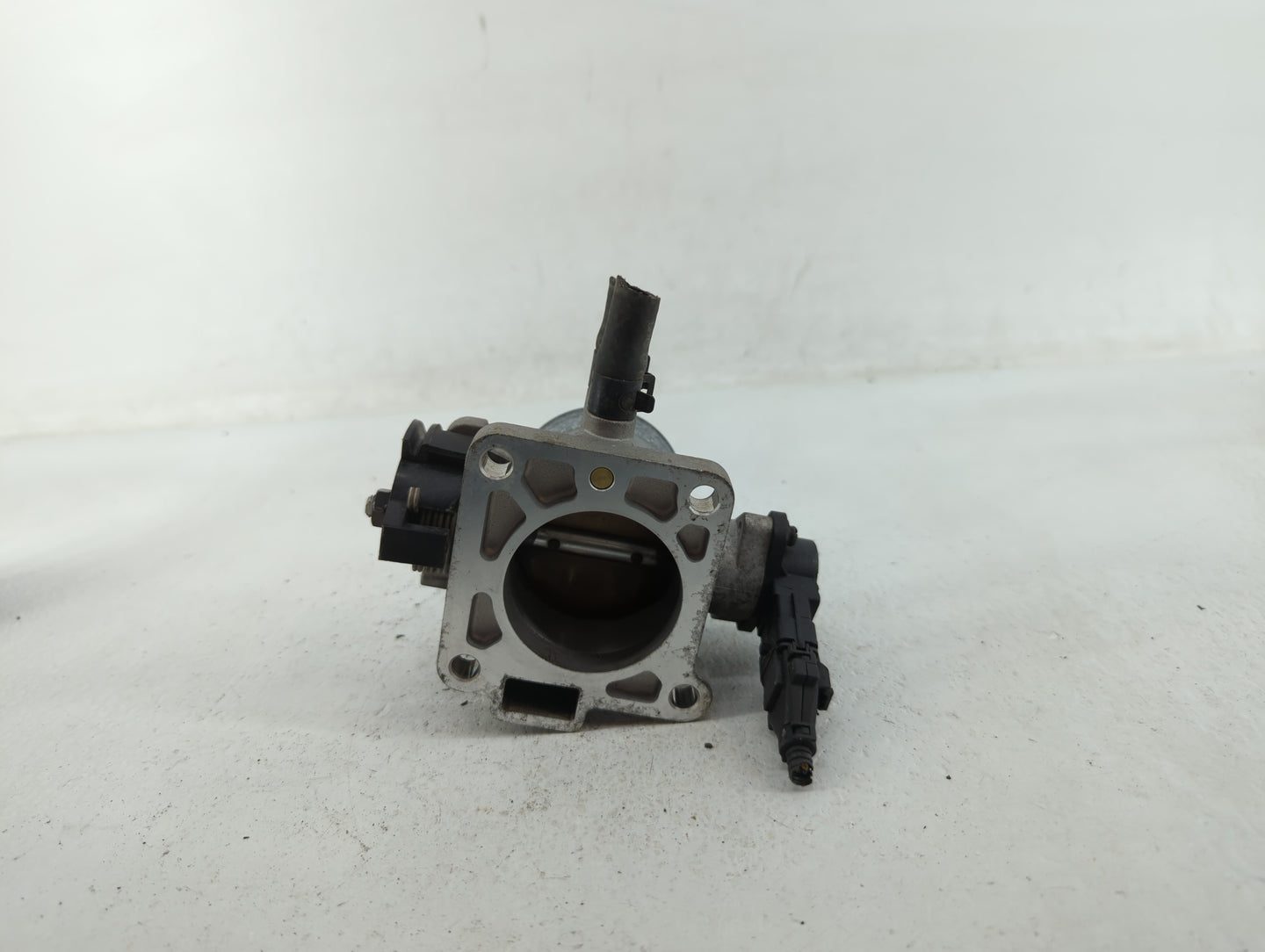 2006-2011 Hyundai Accent Throttle Body P/N:35100-26860 35170-26900 Fits Fits 2006 2007 2008 2009 2010 2011 OEM Used Auto Par