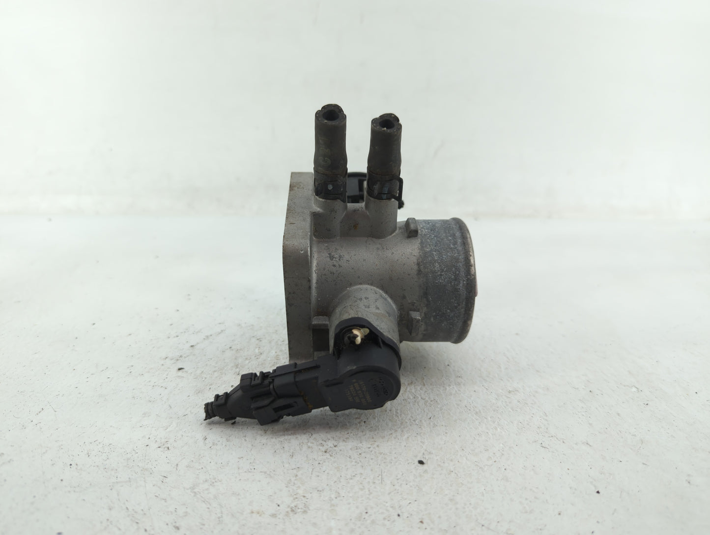 2006-2011 Hyundai Accent Throttle Body P/N:35100-26860 35170-26900 Fits Fits 2006 2007 2008 2009 2010 2011 OEM Used Auto Par