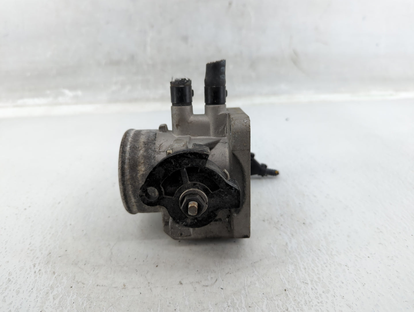 2006-2011 Hyundai Accent Throttle Body Fits Fits 2006 2007 2008 2009 2010 2011 OEM Used Auto Parts - Oemusedautoparts1.com