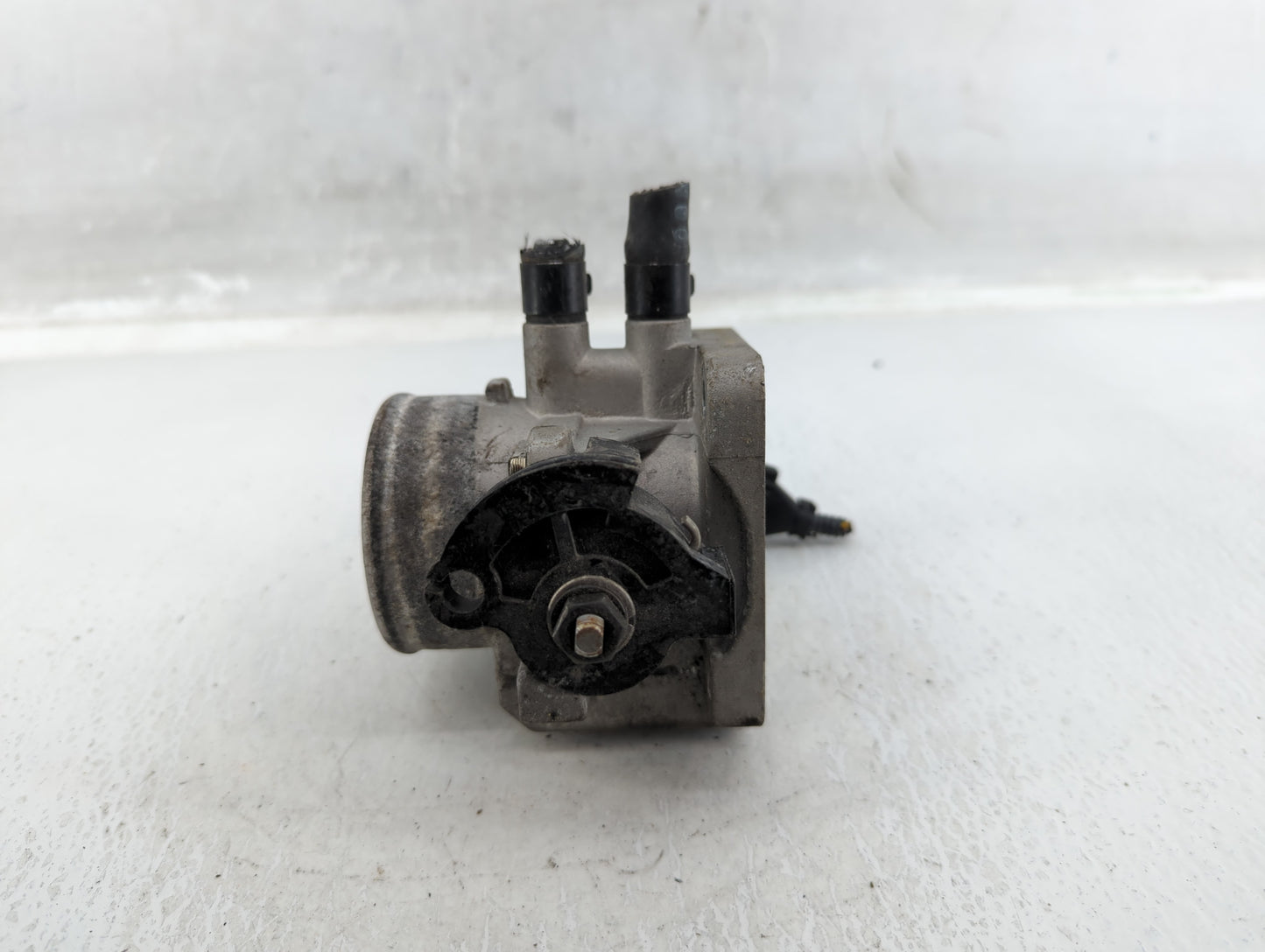 2006-2011 Hyundai Accent Throttle Body Fits Fits 2006 2007 2008 2009 2010 2011 OEM Used Auto Parts - Oemusedautoparts1.com