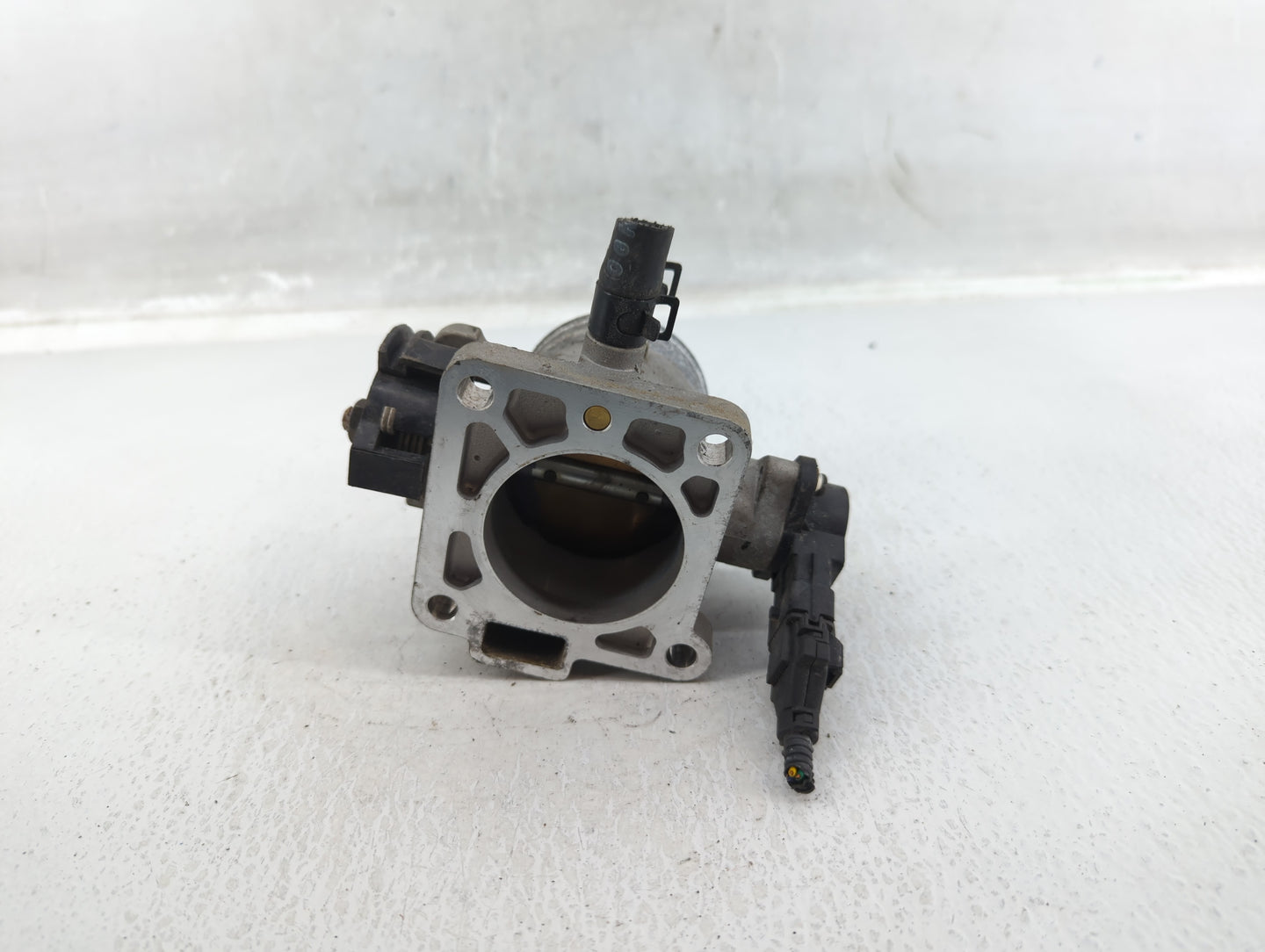 2006-2011 Hyundai Accent Throttle Body Fits Fits 2006 2007 2008 2009 2010 2011 OEM Used Auto Parts - Oemusedautoparts1.com