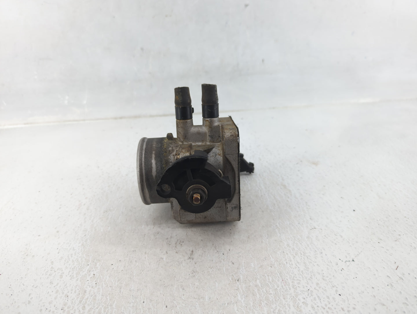 2006-2011 Hyundai Accent Throttle Body Fits Fits 2006 2007 2008 2009 2010 2011 OEM Used Auto Parts - Oemusedautoparts1.com
