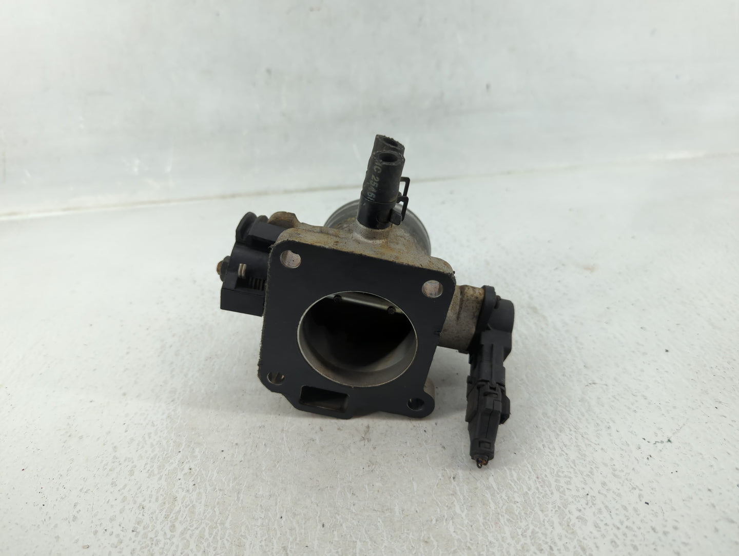 2006-2011 Hyundai Accent Throttle Body Fits Fits 2006 2007 2008 2009 2010 2011 OEM Used Auto Parts - Oemusedautoparts1.com
