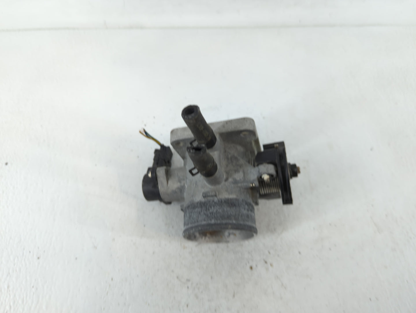 2006-2011 Hyundai Accent Throttle Body Fits Fits 2006 2007 2008 2009 2010 2011 OEM Used Auto Parts - Oemusedautoparts1.com