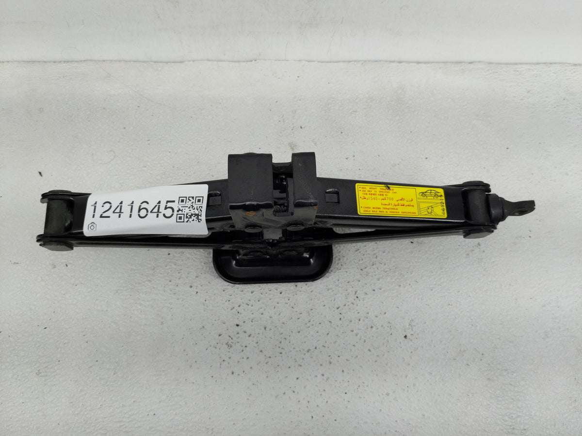 2007 Hyundai Elantra Spare Scissor Car Jack 1241645 - Oemusedautoparts1.com