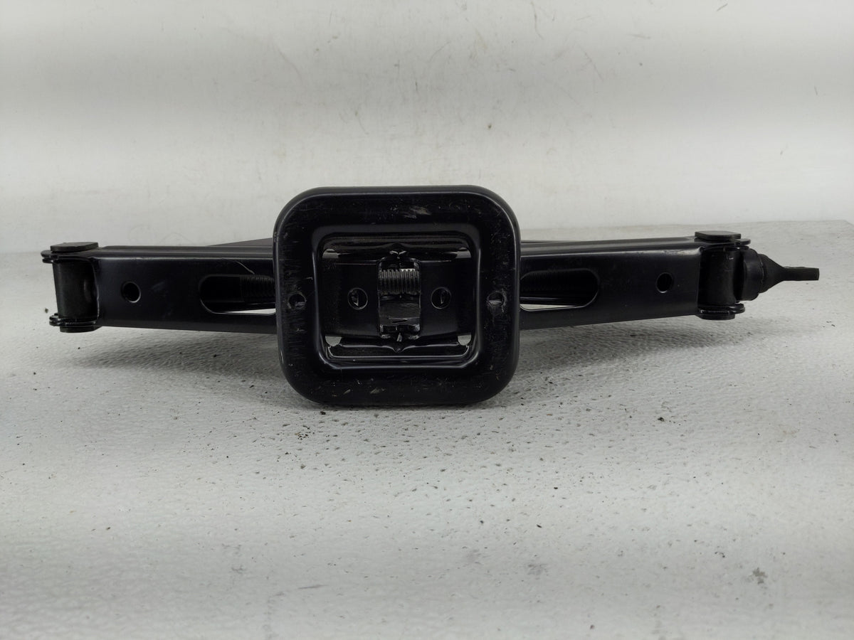 2007 Hyundai Elantra Spare Scissor Car Jack 1241645 - Oemusedautoparts1.com