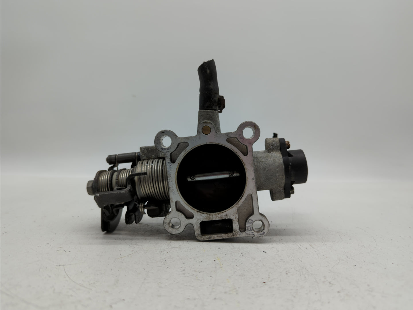 2007-2012 Hyundai Elantra Throttle Body P/N:35100-25950 35170-26910 Fits Fits 2007 2008 2009 2010 2011 2012 OEM Used Auto Pa