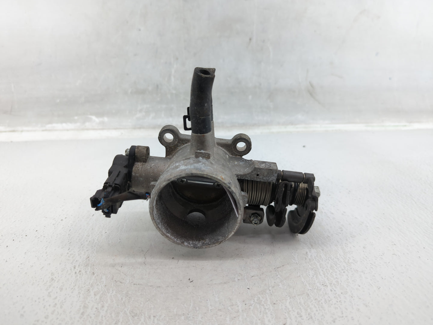 2007-2012 Hyundai Elantra Throttle Body P/N:35100-2395- Fits Fits 2007 2008 2009 2010 2011 2012 OEM Used Auto Parts - Oemuse