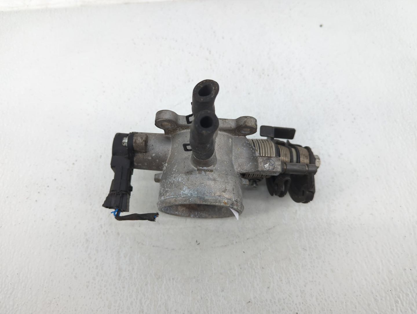 2007-2012 Hyundai Elantra Throttle Body P/N:35100-2395- Fits Fits 2007 2008 2009 2010 2011 2012 OEM Used Auto Parts - Oemuse