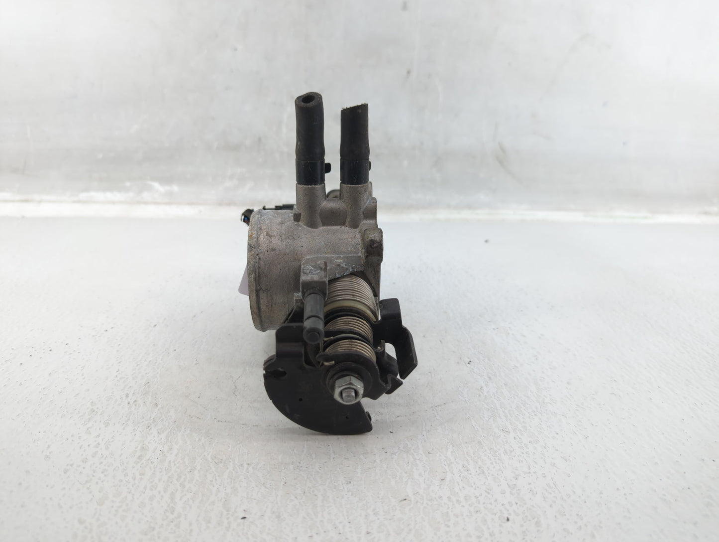 2007-2012 Hyundai Elantra Throttle Body P/N:35100-2395- Fits Fits 2007 2008 2009 2010 2011 2012 OEM Used Auto Parts - Oemuse