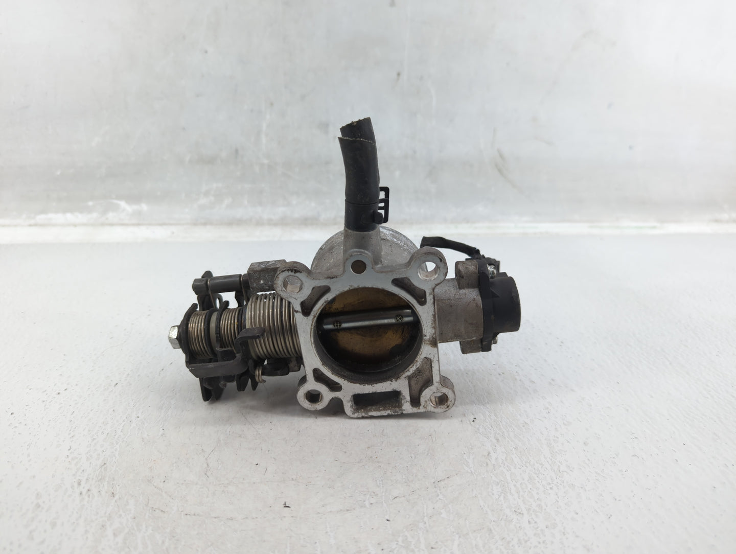 2007-2012 Hyundai Elantra Throttle Body P/N:35100-2395- Fits Fits 2007 2008 2009 2010 2011 2012 OEM Used Auto Parts - Oemuse