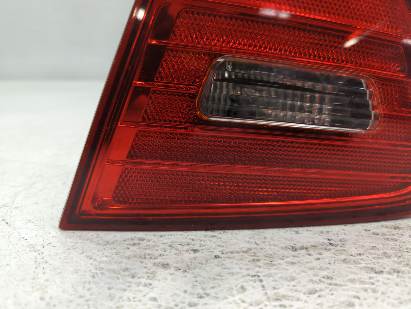 2007 Hyundai Elantra Passenger Right Side Deck Lid Mounted Tail Light - Oemusedautoparts1.com