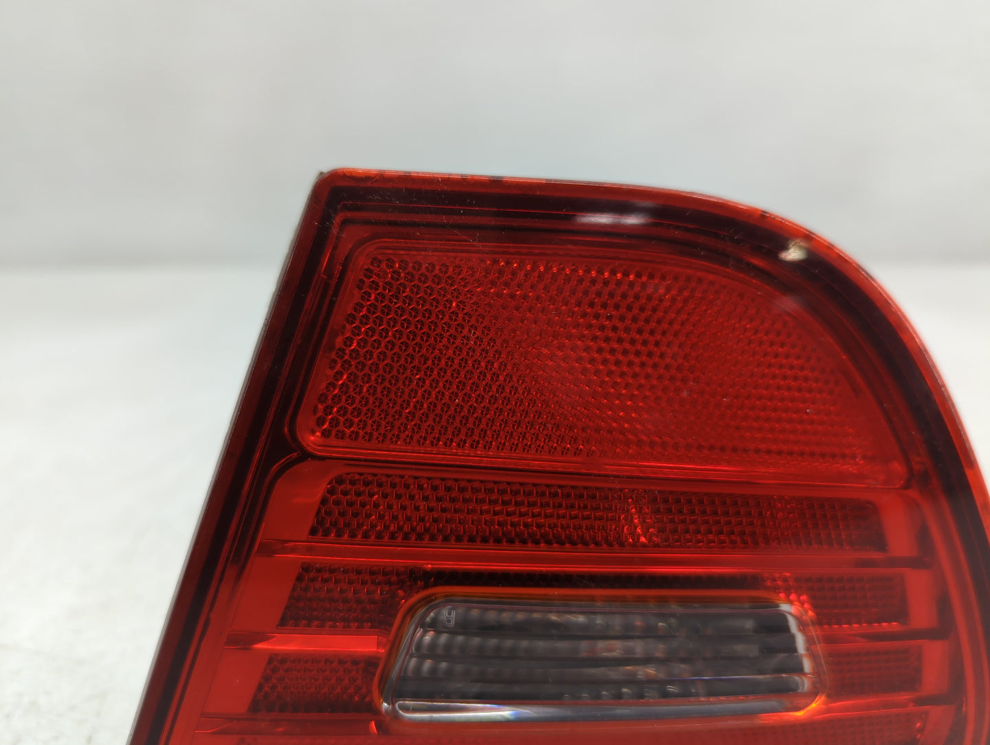 2007 Hyundai Elantra Passenger Right Side Deck Lid Mounted Tail Light - Oemusedautoparts1.com