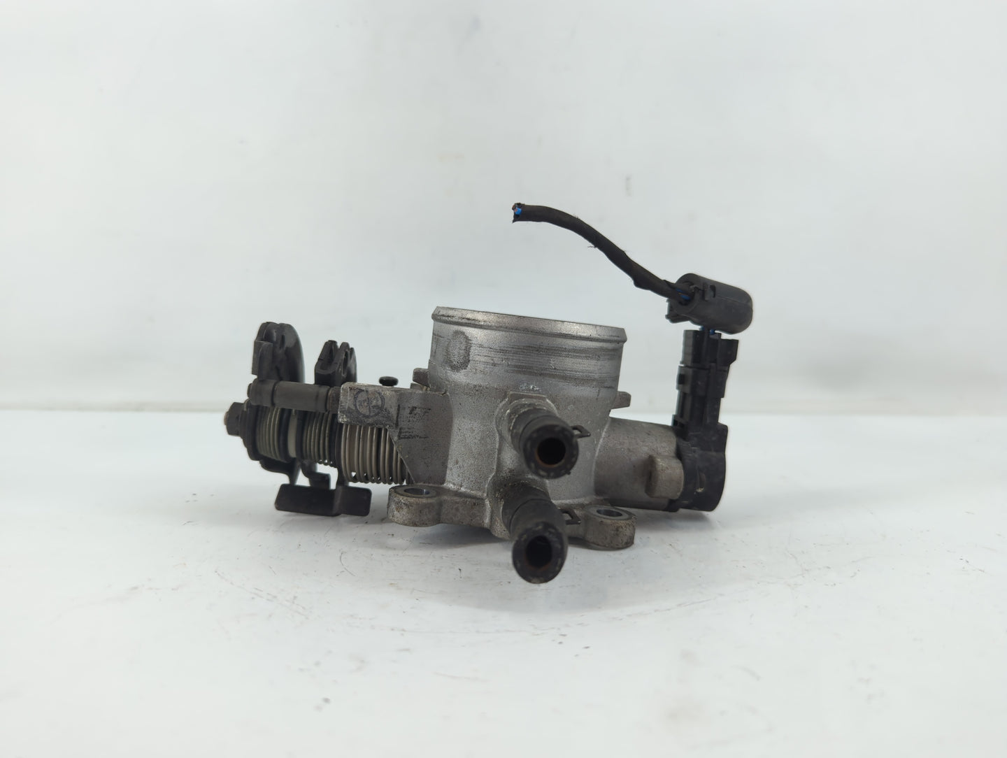 2007-2012 Hyundai Elantra Throttle Body P/N:9 600 930 006 35170-26910 Fits Fits 2007 2008 2009 2010 2011 2012 OEM Used Auto 