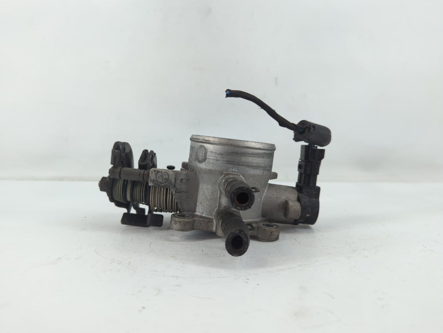 2007-2012 Hyundai Elantra Throttle Body P/N:9 600 930 006 35170-26910 Fits Fits 2007 2008 2009 2010 2011 2012 OEM Used Auto 