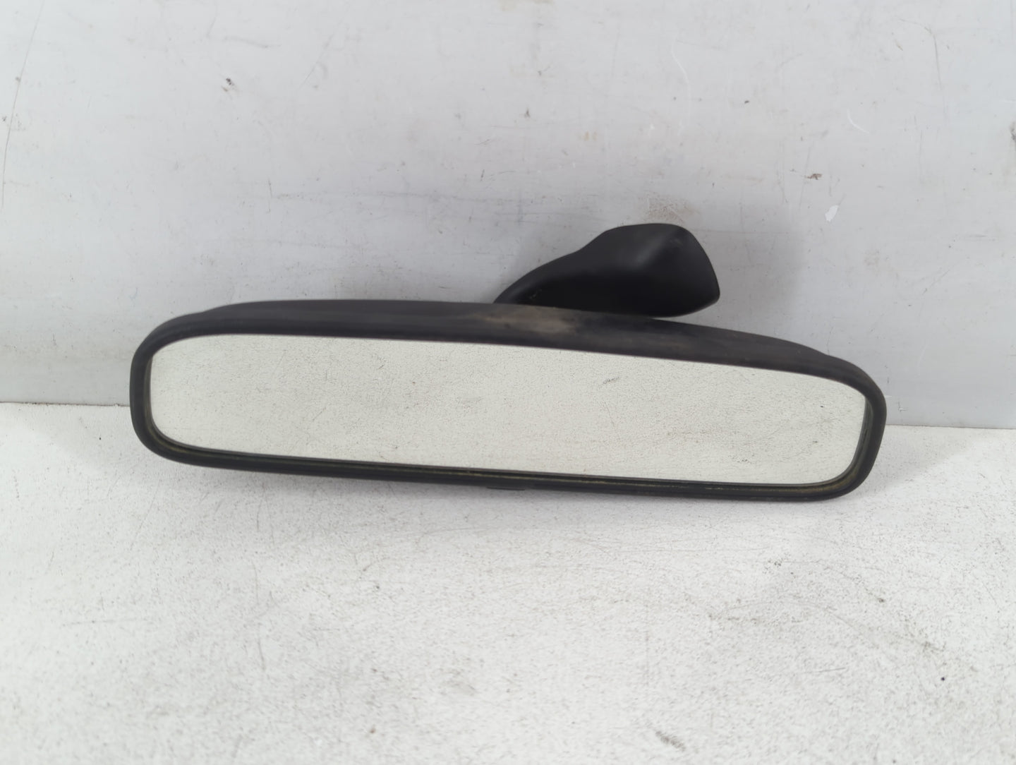 2007 Hyundai Entourage Interior Rear View Mirror Replacement OEM P/N:E4022143 Fits OEM Used Auto Parts - Oemusedautoparts1.c