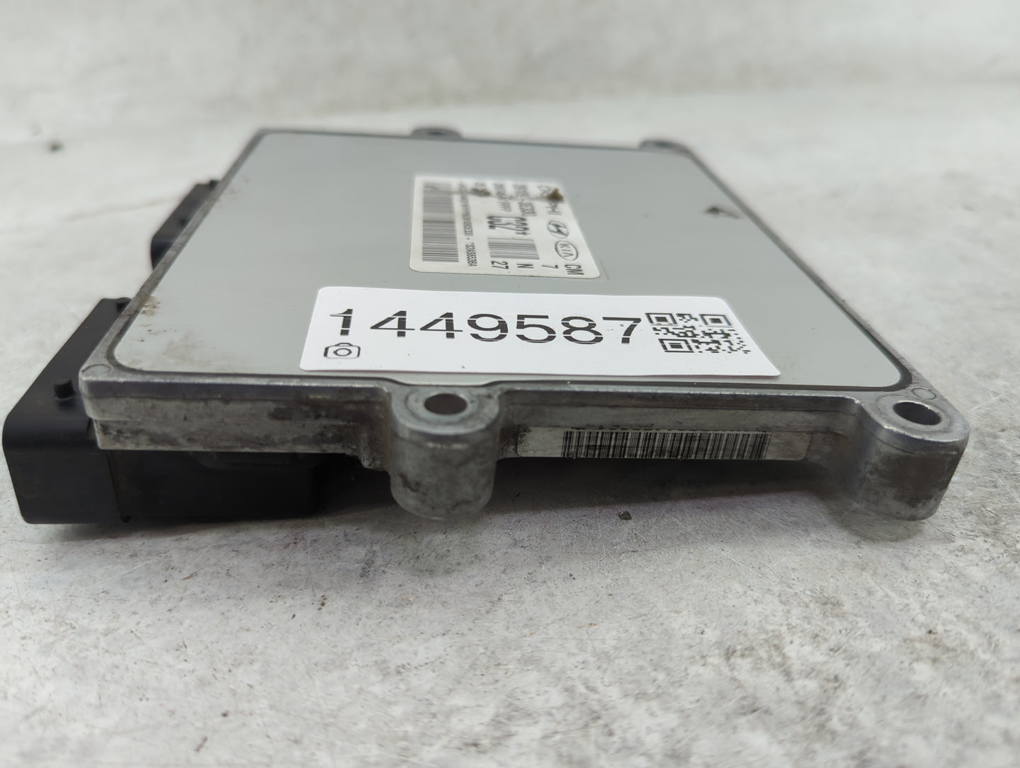 2007-2009 Hyundai Santa Fe PCM Engine Control Computer ECU ECM PCU OEM P/N:39109-3E330 Fits Fits 2007 2008 2009 OEM Used Aut