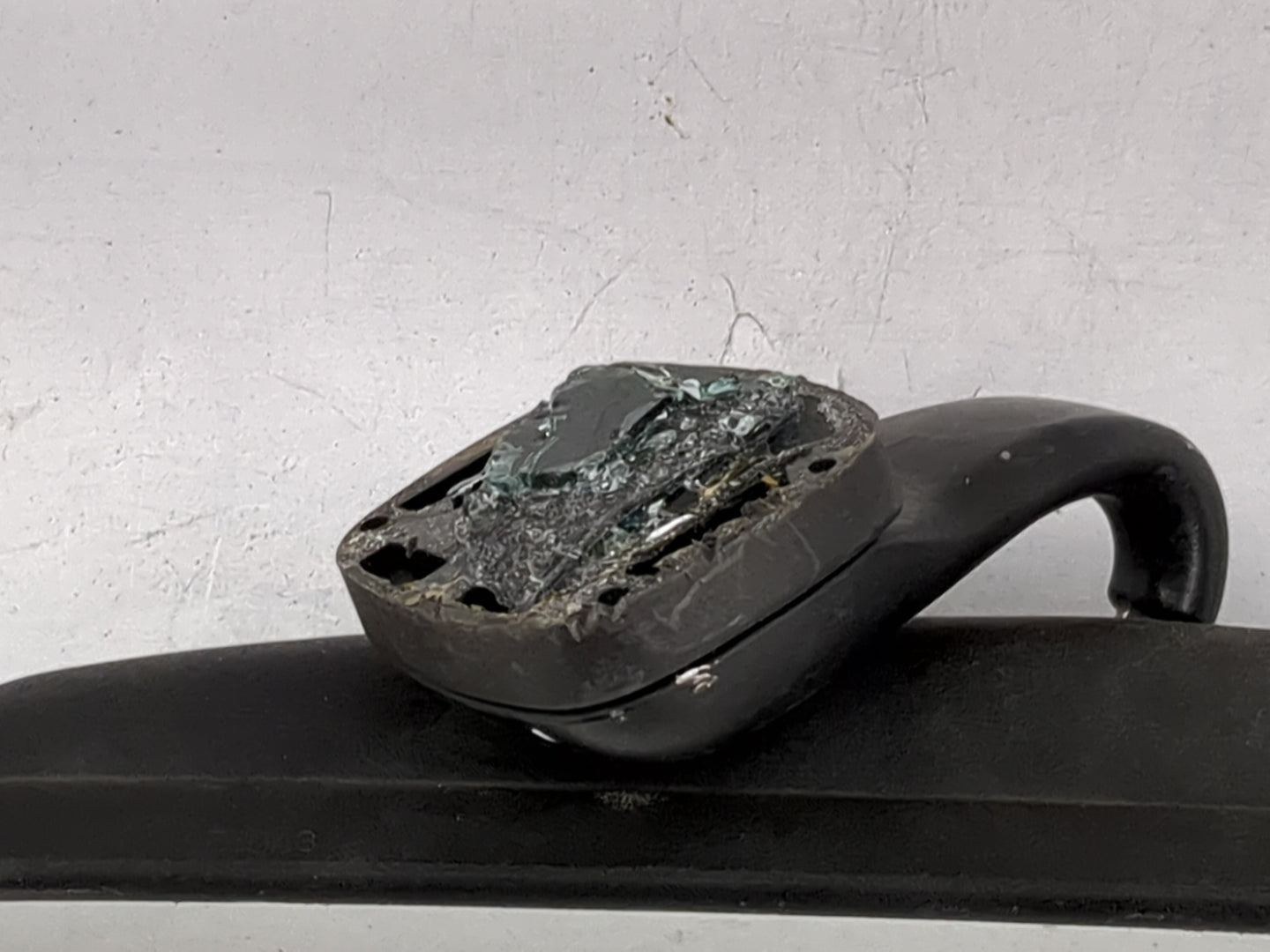 2007 Hyundai Santa Fe Interior Rear View Mirror Replacement OEM P/N:E4 02*2143 Fits OEM Used Auto Parts - Oemusedautoparts1.