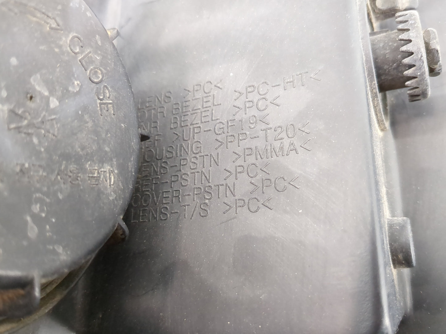 2007-2007 Hyundai Santa Fe Passenger Right Oem Head Light Headlight Lamp - Oemusedautoparts1.com