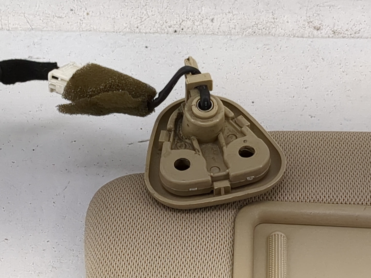 2007 Hyundai Santa Fe Sun Visor Shade Replacement Driver Left Mirror Fits OEM Used Auto Parts - Oemusedautoparts1.com