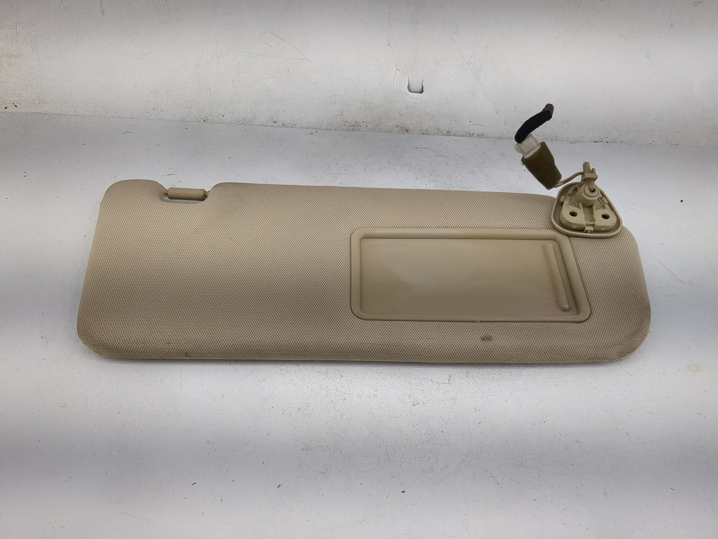 2007 Hyundai Santa Fe Sun Visor Shade Replacement Passenger Right Mirror Fits OEM Used Auto Parts - Oemusedautoparts1.com