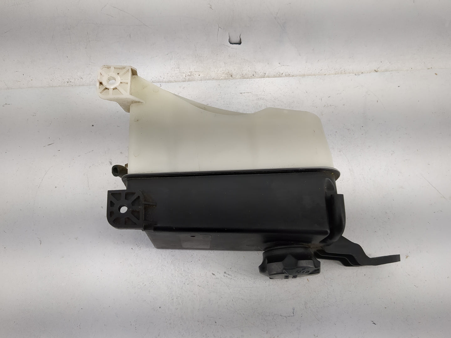 2007 Hyundai Santa Fe Radiator Coolant Overflow Expansion Tank Bottle 1481594 - Oemusedautoparts1.com