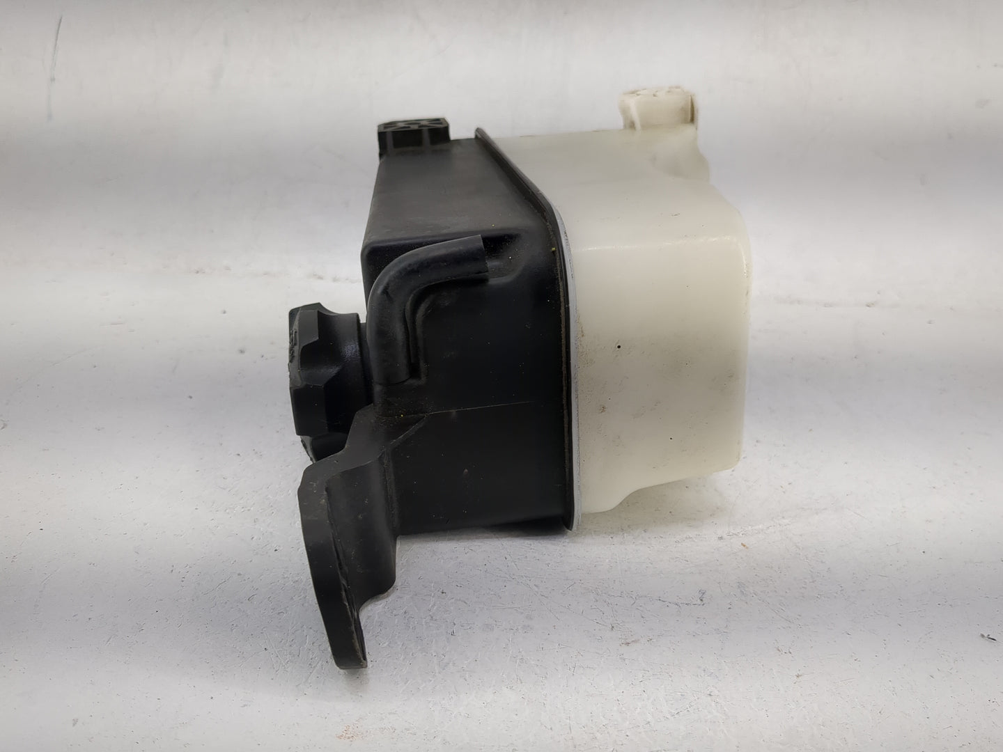 2007 Hyundai Santa Fe Radiator Coolant Overflow Expansion Tank Bottle 1481594 - Oemusedautoparts1.com
