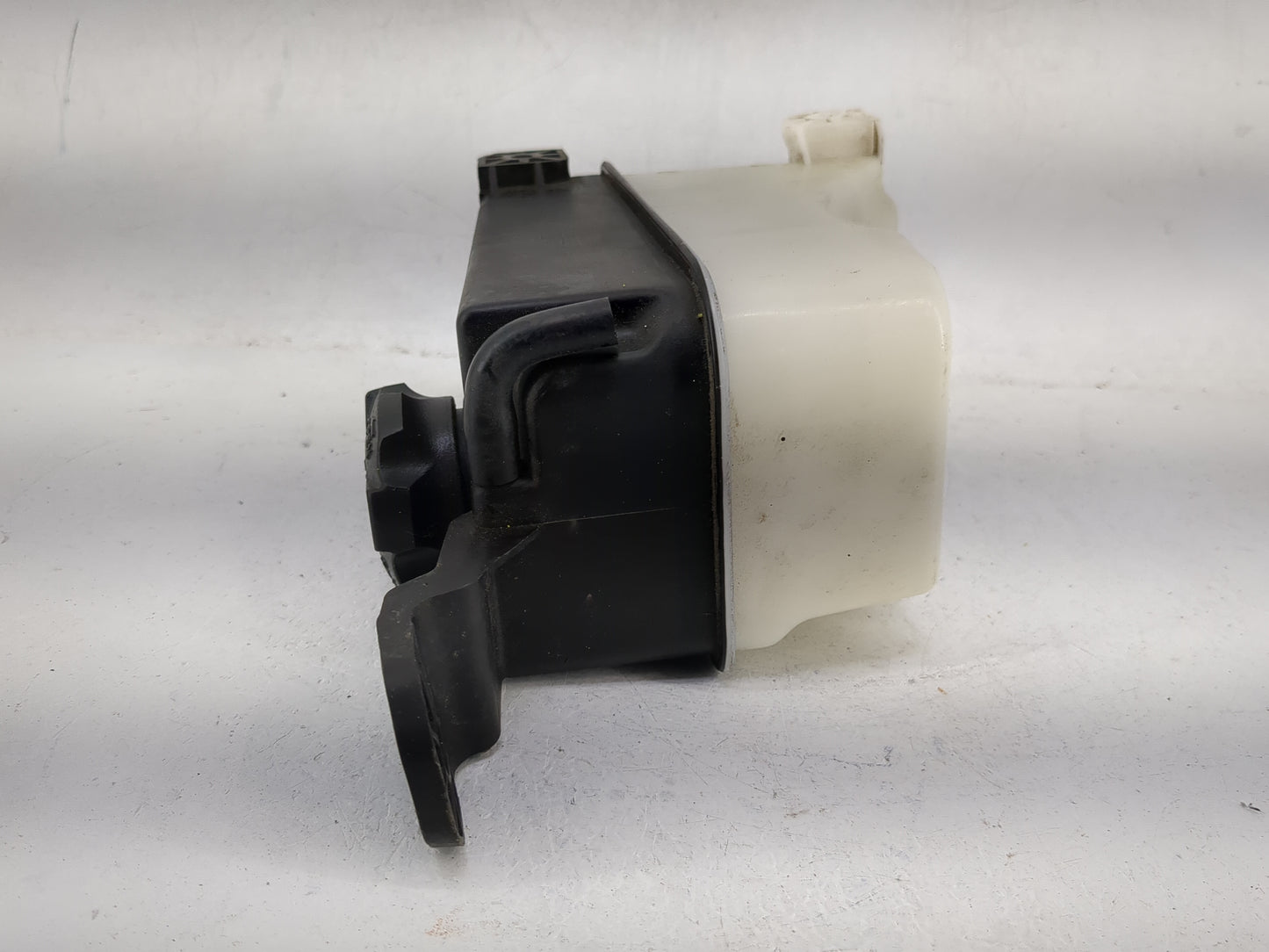 2007 Hyundai Santa Fe Radiator Coolant Overflow Expansion Tank Bottle 1481594 - Oemusedautoparts1.com