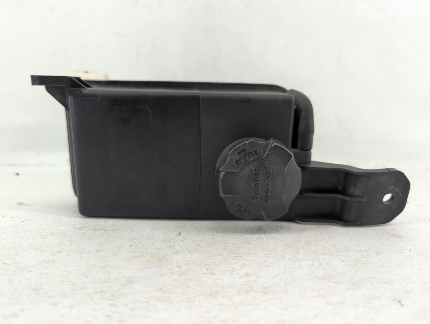 2007 Hyundai Santa Fe Radiator Coolant Overflow Expansion Tank Bottle - Oemusedautoparts1.com