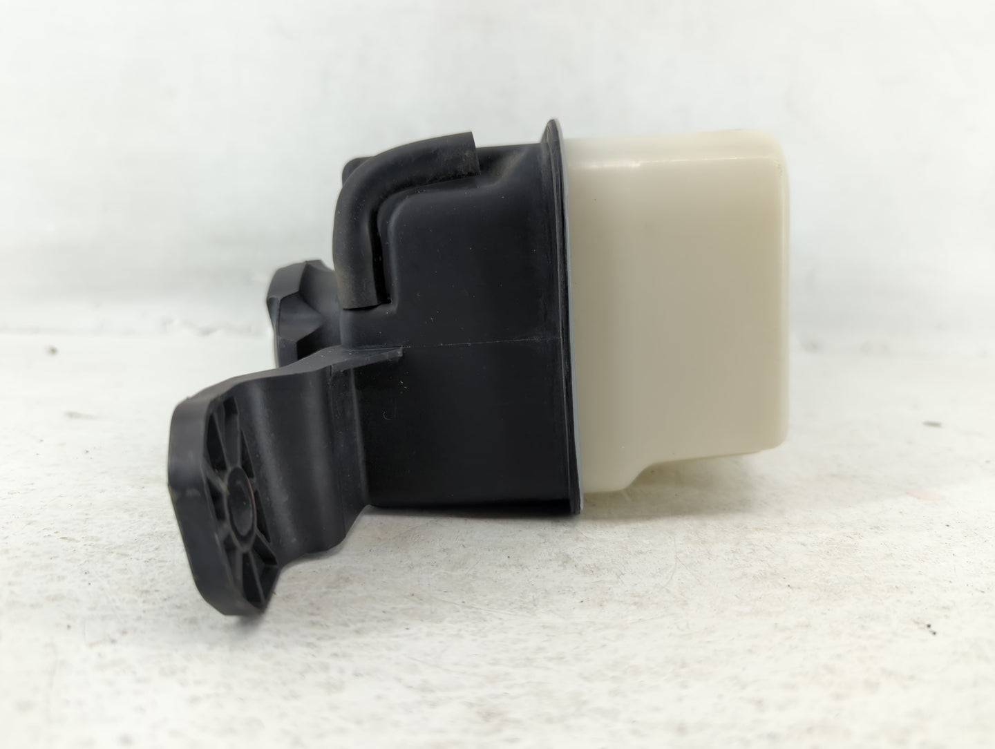 2007 Hyundai Santa Fe Radiator Coolant Overflow Expansion Tank Bottle - Oemusedautoparts1.com
