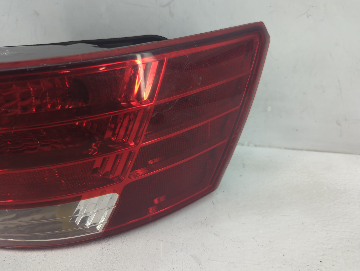 2006 Hyundai Sonata Passenger Right Side Deck Lid Mounted Tail Light - Oemusedautoparts1.com
