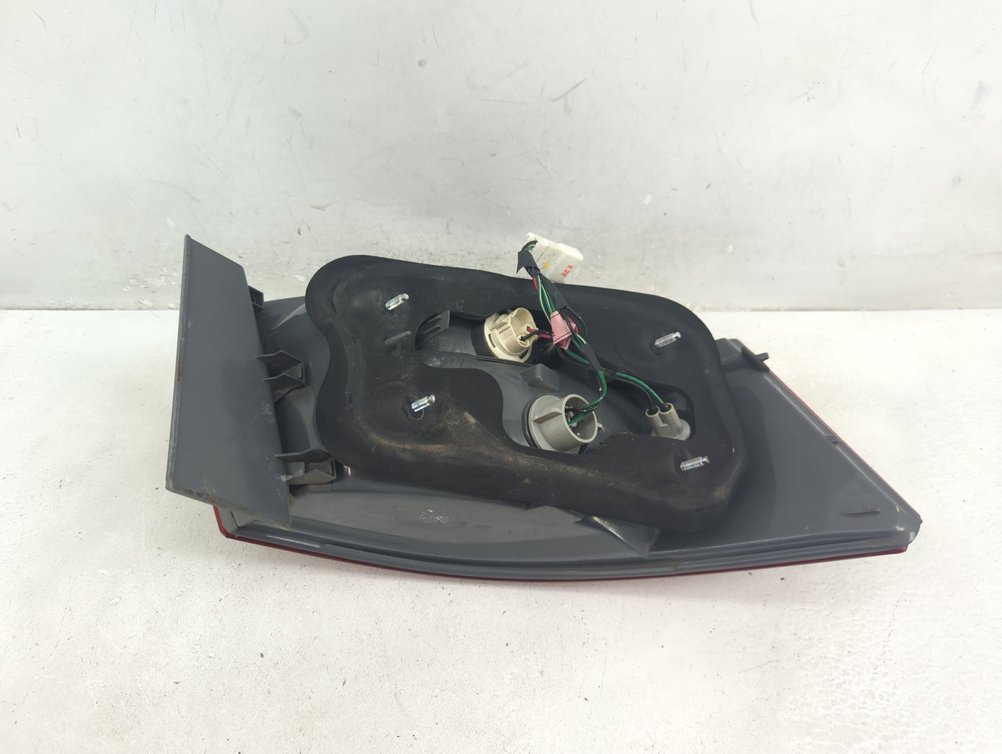 2006 Hyundai Sonata Passenger Right Side Deck Lid Mounted Tail Light - Oemusedautoparts1.com