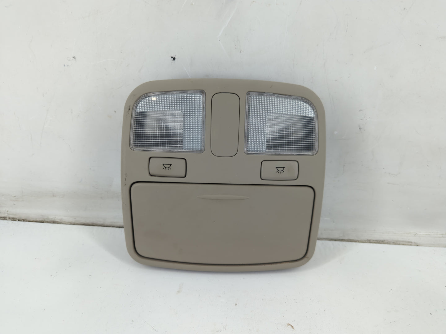 2006-2007 Hyundai Sonata Overhead Roof Console 1092729 - Oemusedautoparts1.com