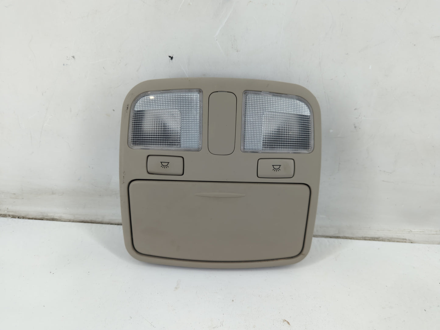 2006-2007 Hyundai Sonata Overhead Roof Console 1092729 - Oemusedautoparts1.com