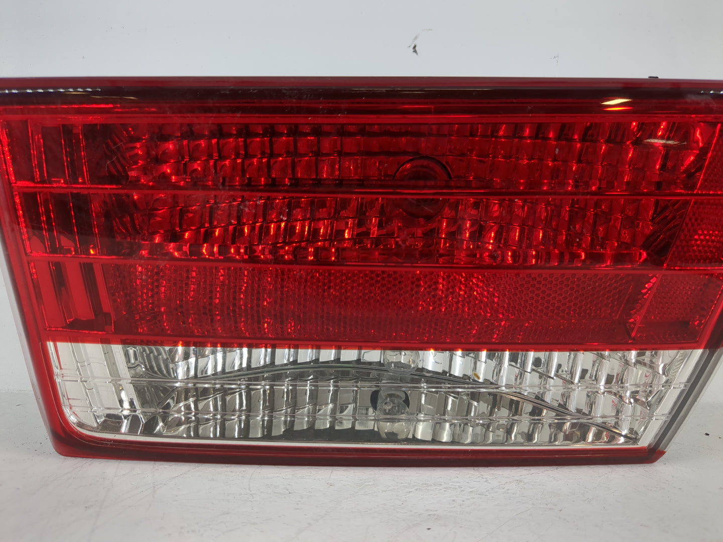 2006-2008 Hyundai Sonata Tail Light Assembly Driver Left OEM P/N:92404-0A0 Fits Fits 2006 2007 2008 OEM Used Auto Parts - Oe