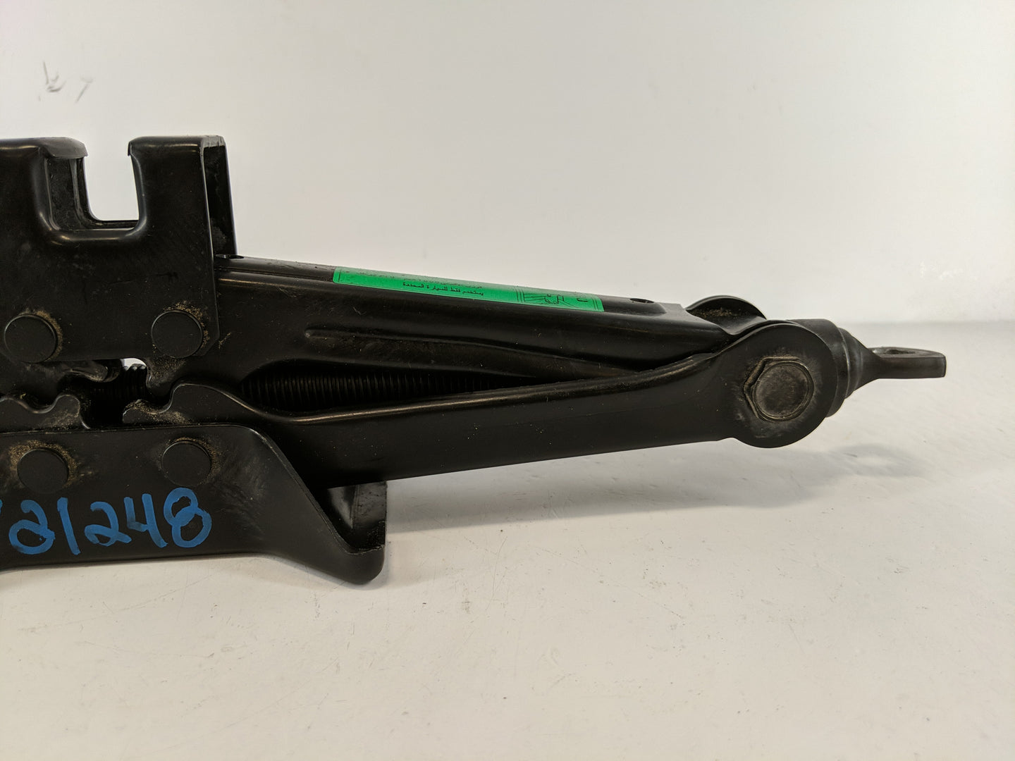 2007 Hyundai Sonata Spare Scissor Car Jack 1100667 - Oemusedautoparts1.com