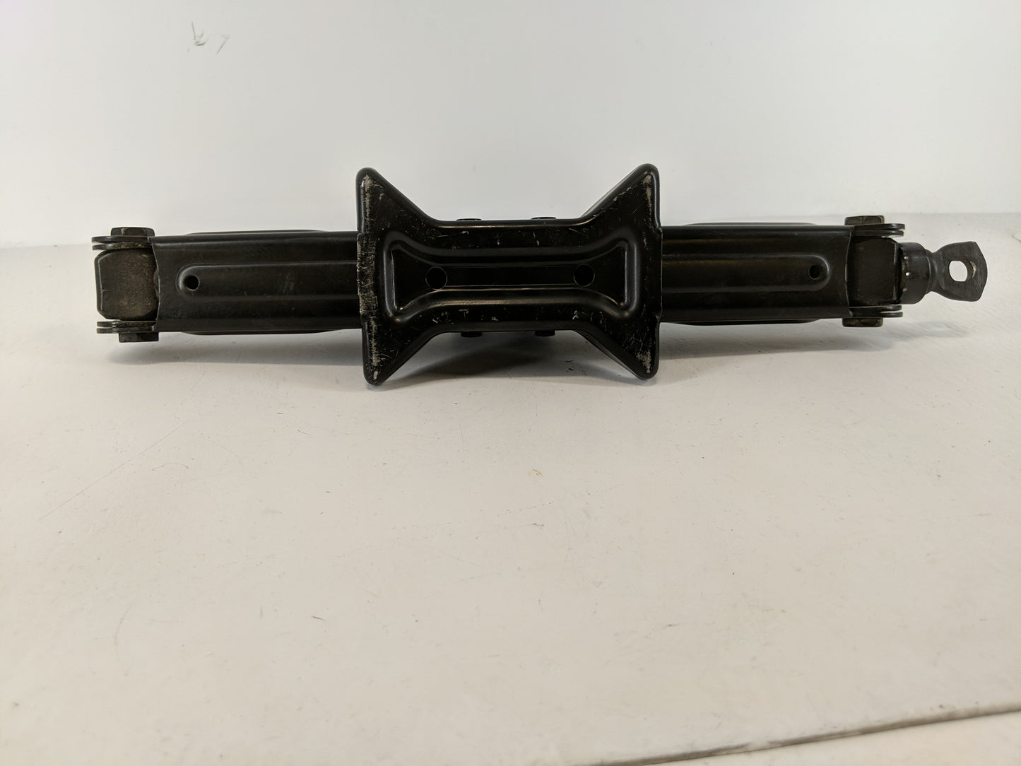 2007 Hyundai Sonata Spare Scissor Car Jack 1100667 - Oemusedautoparts1.com